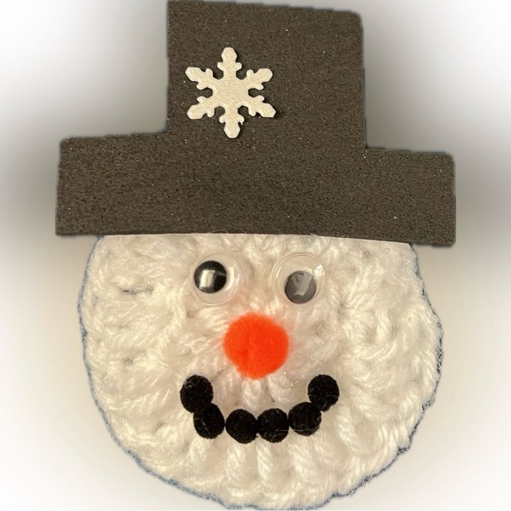 New 10 PC Set Christmas Holiday Winter Snowman Pin Clasp Bookbag Keychain Charm